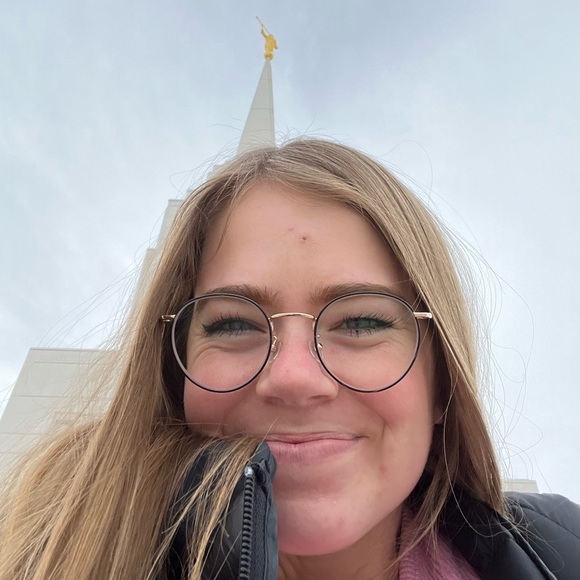 Meet your Posher, Kami - Picture 1 of 1